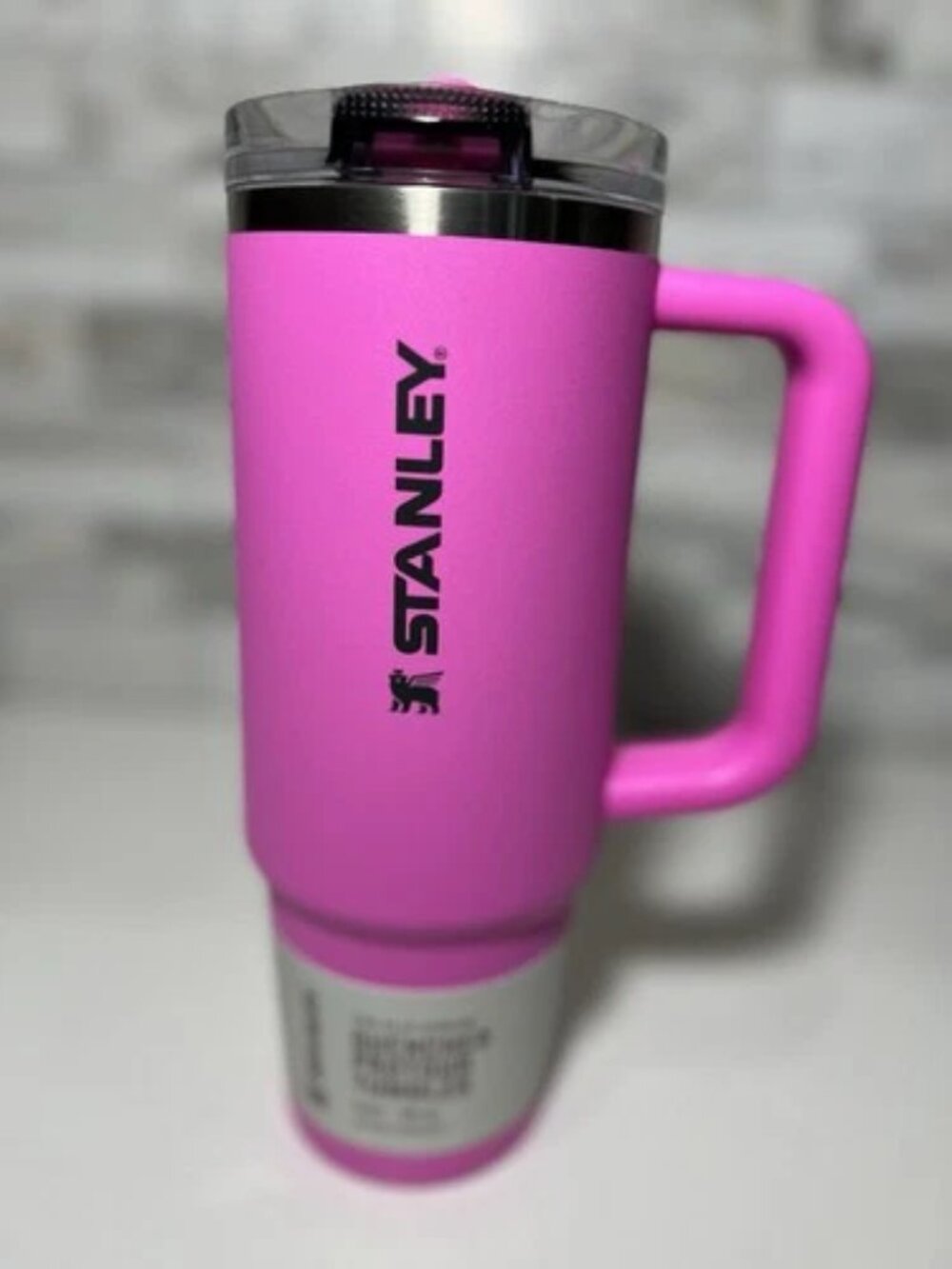Stanley Vitalize Tote & 30 oz Quencher ProTour Flipstraw Tumbler HOT PINK Combo - Picture 4 of 8